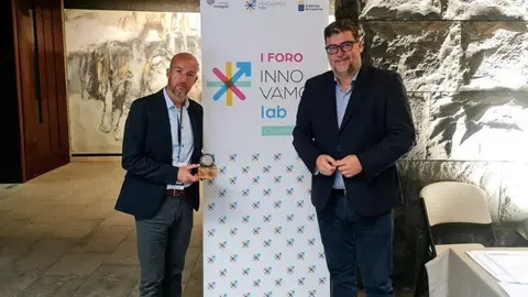 Raúl de León e Isidro Pérez en la presentación del proyecto de Línea Verde en el I Foro Innovamos Lab Canarias 2023