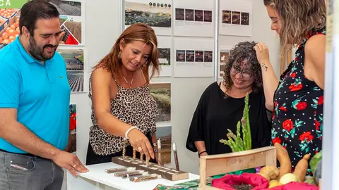 Olivia Duque y Javi Díaz en su visita a la Feria de Formación Profesional.
