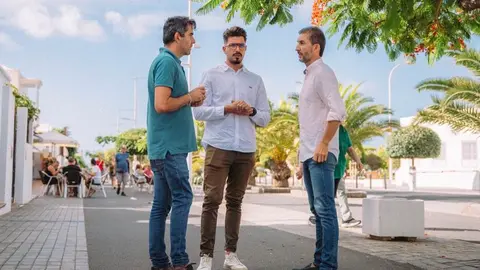 El candidato con los concejales del PP de San Bartolomé.