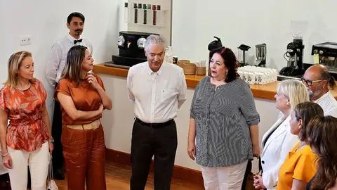 El alcalde de Tías con la presidenta del Cabildo y la consejera de Educación del Gobierno de Canarias