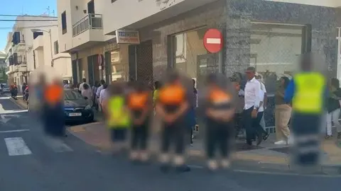 Imagen de la procesión por las calles.