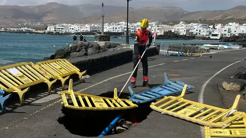 Imagen de la actuación de los bomberos en Punta Mujeres.