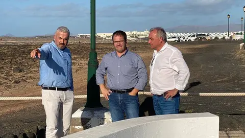 Antonio Morales visitando una de las zonas del municipio