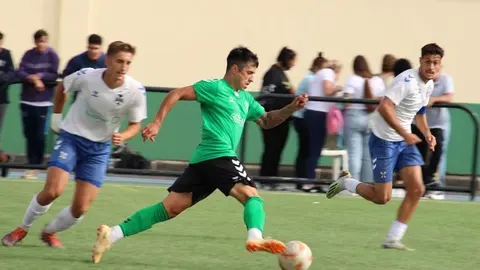 Momento de una de las jugadas del encuentro