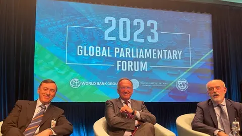 Manuel Fajardo en el Foro Parlamentario Mundial.