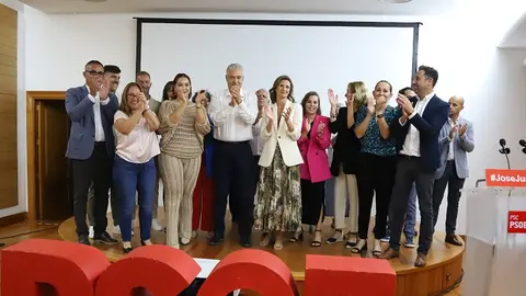 Imagen del grupo de personas que acompañan a José Juan Cruz en su candidatura.