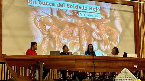 Imagen de la conferencia de este martes en la Escuela de Pesca de Arrecife.
