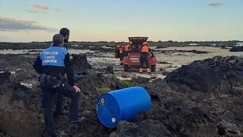 Bidón varado en el Caletón Blanco.