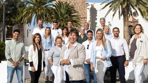 Imagen de los candidatos del PP en La Villa con Rita Hernández al frente.
