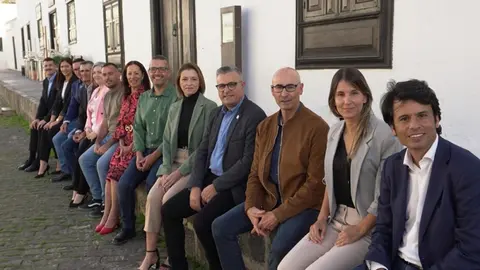 Componentes del PSOE en el casco histórico de La Villa.