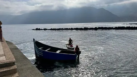 Imagen de la patera que ha llegado este jueves Órzola