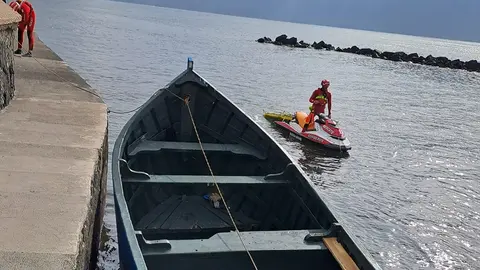 Imagen de una de las pateras localizadas este jueves.