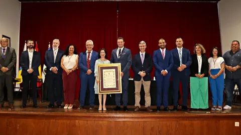 Entrega del Título de Hijo Adoptivo, a título póstumo, a Rafael Arozarena Doblado