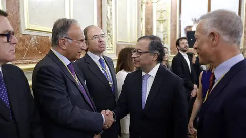 Manuel Fajardo saludando al presidente