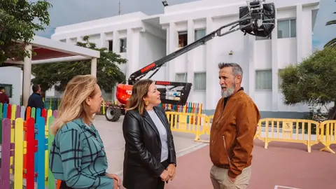 Visita de Astrid Pérez y Saro González al CEIP Los Geranios.