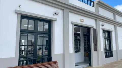 Exterior biblioteca Haría