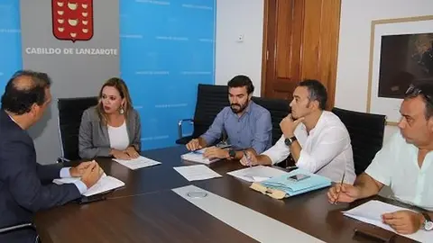 Imagen de la presidenta con sus compañeros que forman parte del Consorcio del Agua
