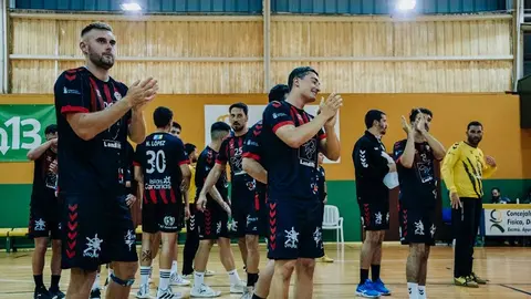 Jugadores del LandBit Lanzarote tras ganar el choque.