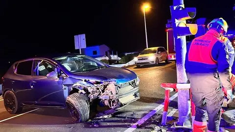 Imagen del vehículo tras el fuerte impacto