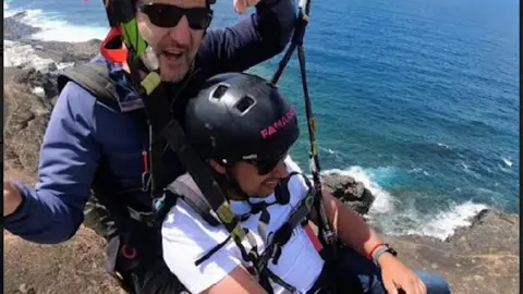 Yoné Caraballo en pleno vuelo. 