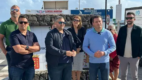 &Oacute;scar Noda con sus compa&ntilde;eros de partido