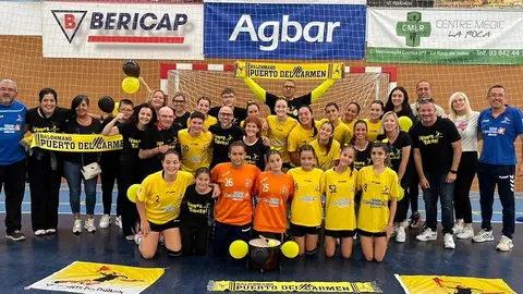 Jugadoras del CB Puerto del Carmen celebrando su pase a la siguiente fase.
