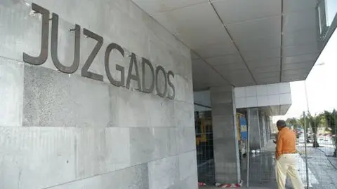 Entrada a los Juzgados de Arrecife.
