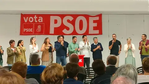 Imagen del equipo con el que se presenta Alfredo Villalba en Haría durante la presentación de este jueves en Punta Mujeres.