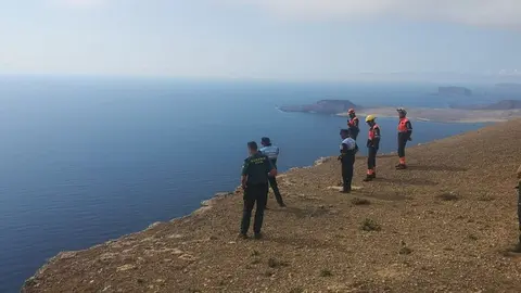Imagen de los bomberos, guardias civiles y policías locales en el lugar del suceso