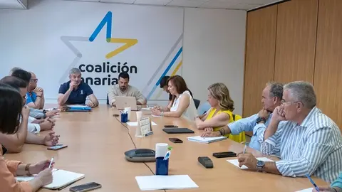 Imagen del primer encuentro de CC tras las elecciones.