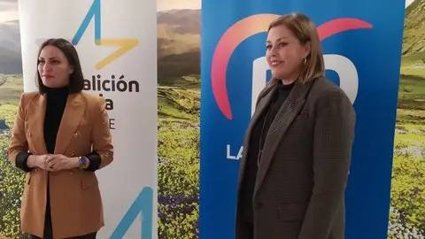 Migdalia Machín y Astrid Pérez el día que presentaron su último acuerdo de gobierno en Arrecife.