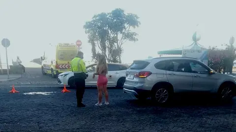 Imagen del lugar del accidente con la Policía Local haciendo el atestado