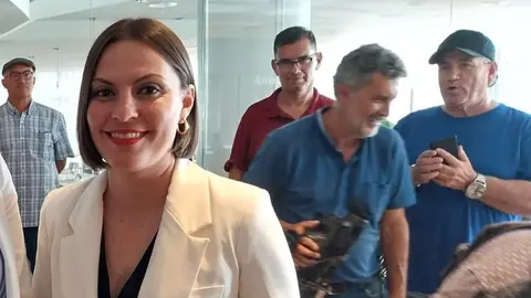 Migdalia Machín en la rueda de prensa para anunciar el pacto con el Partido Popular.