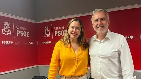 María Dolores Corujo con Ángel Víctor Torres.