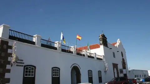Imagen de la entrada al Ayuntamiento de Teguise.