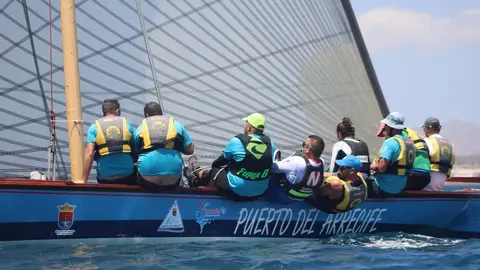 Imagen de uno de los barcos de la competición.