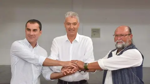 Imagen del anterior pacto en Tías, la única diferencia será la ausencia de Mame Fernández.