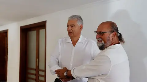 José Juan Cruz y Nicolás Saavedra este jueves formalizando su alianza