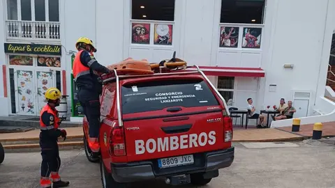 Momento del final de la actuación de los bomberos en el Varadero de Puerto del Carmen