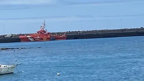 Imagen de la patera llegada este miércoles.