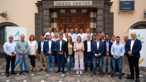 Foto de familia de los firmantes del pacto