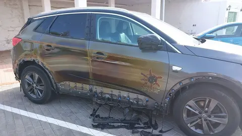 Imagen de un coche destrozado en Puerto del Carmen