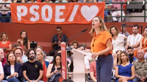 María Dolores Corujo en un mitín en Tenerife.