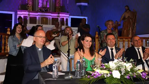 Imagen de uno de los momentos divertidos que tuvo el pregón de Femés