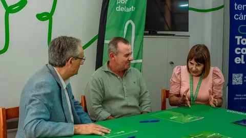 Firma del convenio entre ambas entidades.