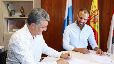 Momento de la firma de la incorporación.