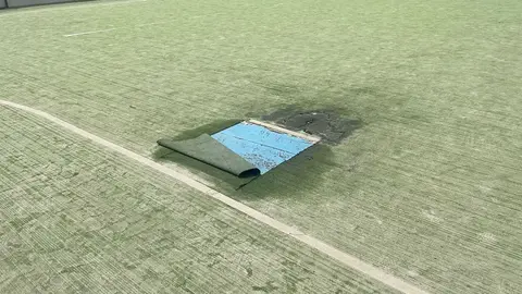 Estado de la cancha del Teleclub de Punta Mujeres.