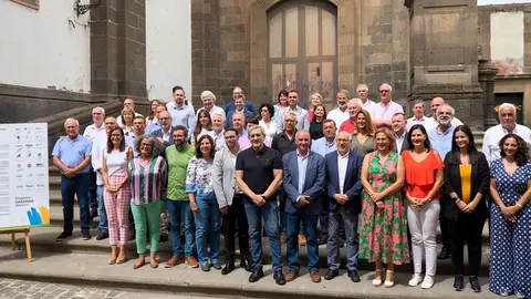 Imagen de los integrantes de la firma