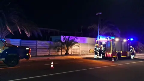 Incendio provocado en un hotel abandonado de Costa Teguise.