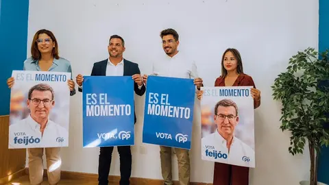 Los candidatos con el secretario general del PP en Lanzarote.